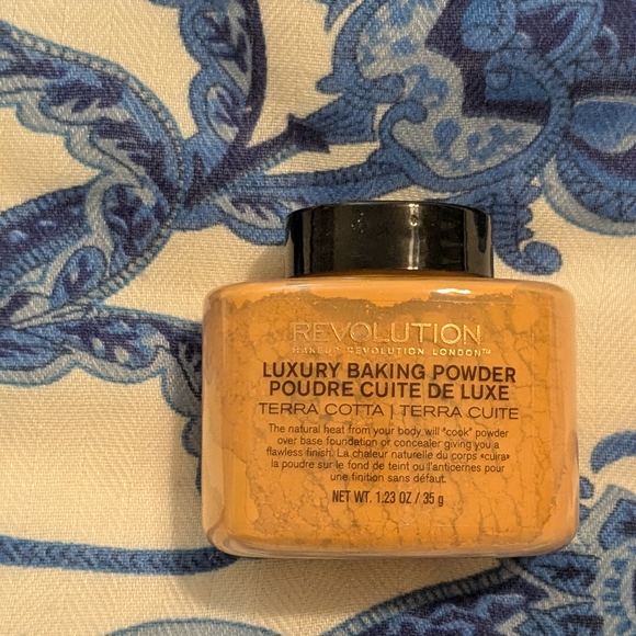 2/$10 Revolution Terracotta Luxury Baking Loose Powder - New - Picture 2 of 4